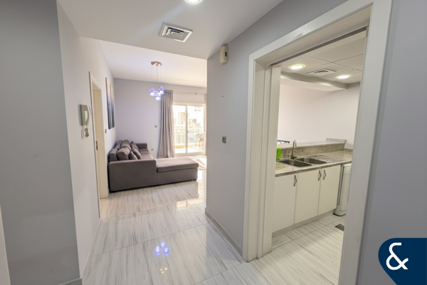 Large Layout | 1 Bedroom | Vacant