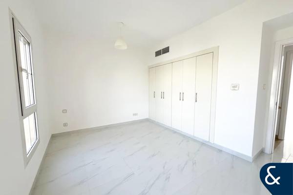 UPGRADED | VACANT TYPE 4M | NEAR TO THE LAKE