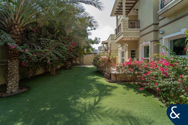 5 Bedroom Villa | Lush Landscaped Garden