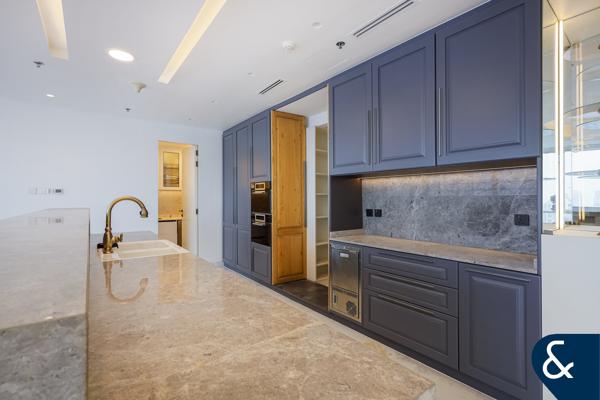 Penthouse | Renovated | 5 Bed | Sea View