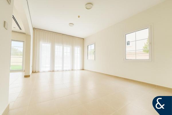 Vacant | Huge Garden | Bright & Spacious