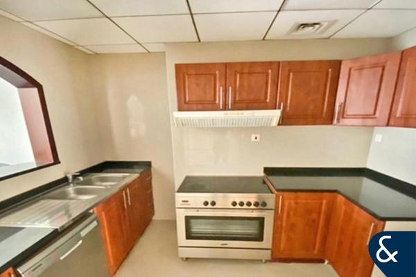 2 Bedrooms | Modern Furniture | Tenanted