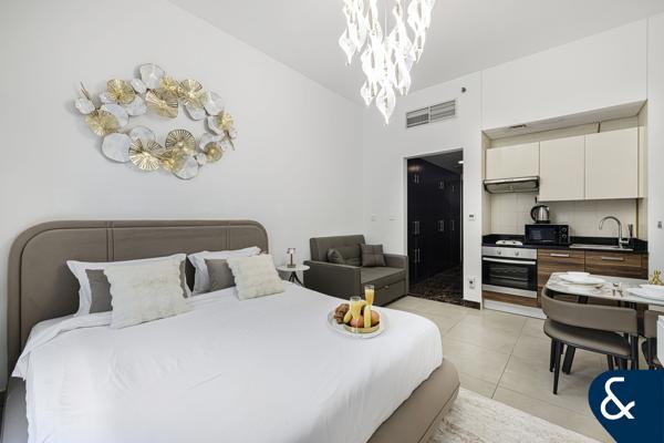 Marina view | Furnished | Vacant | En-suite