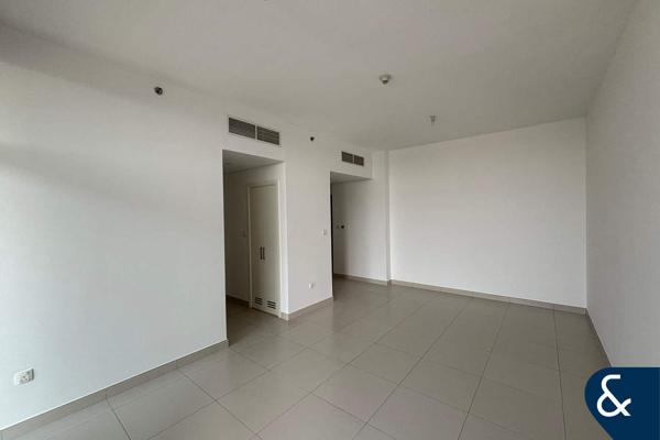 Large Layout | Closed Kitchen | Unfurnished