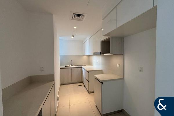 Large Layout | Closed Kitchen | Unfurnished