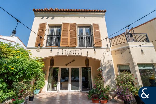 Corner Unit Townhouse | Close To Main Gate