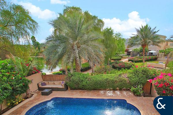 Vacant Soon | Private | Lake Backing | 4 Beds
