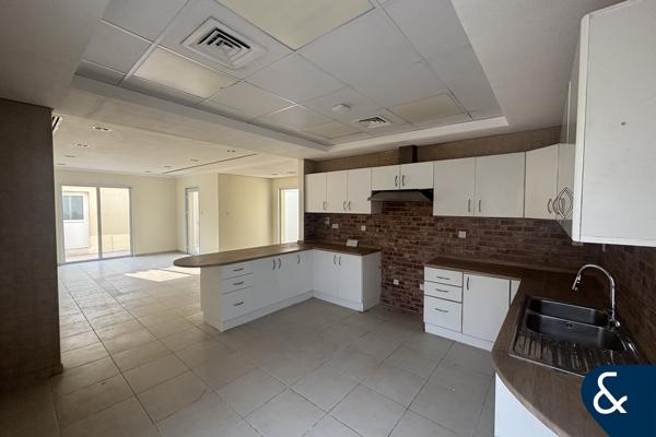 Bungalow | Vacant | 4 Bedrooms Plus Maids