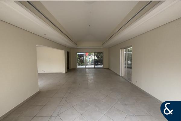 Bungalow | Vacant | 4 Bedrooms Plus Maids