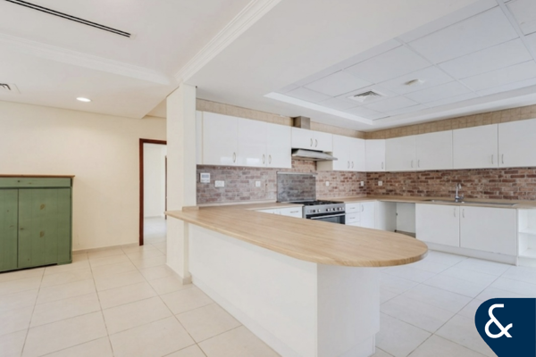 Bungalow In A Lovely Location | Immaculate