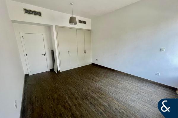 RENOVATED | NATURAL LIGHT | CORNER UNIT