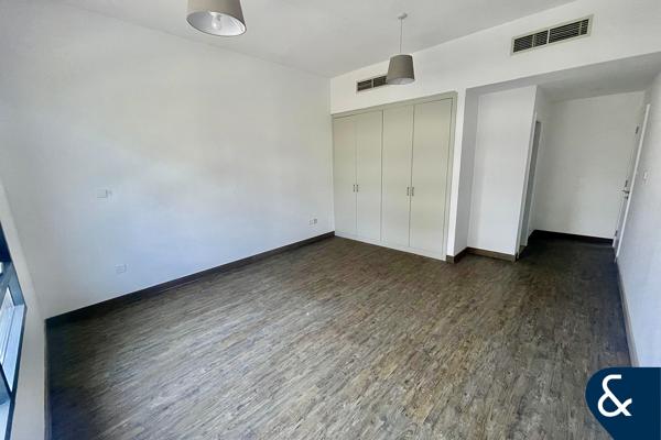 RENOVATED | NATURAL LIGHT | CORNER UNIT
