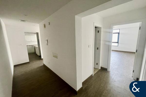 RENOVATED | NATURAL LIGHT | CORNER UNIT
