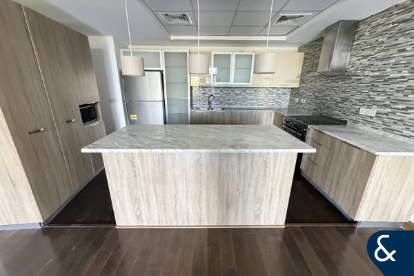 Upgraded | Large Layout | 3 Bed | Maids