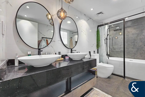 Upgraded | Open Plan Layout | Lake facing