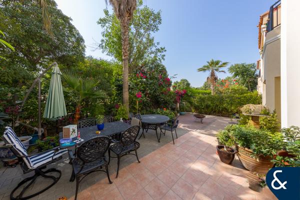 Upgraded Townhouse | Unfurnished | Immaculate