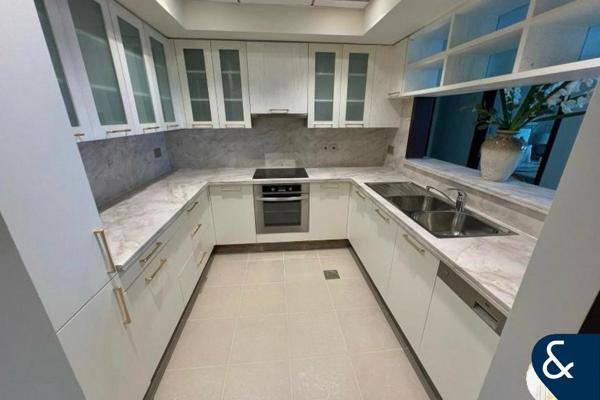 Upgraded | Burj Khalifa Views | Furnished