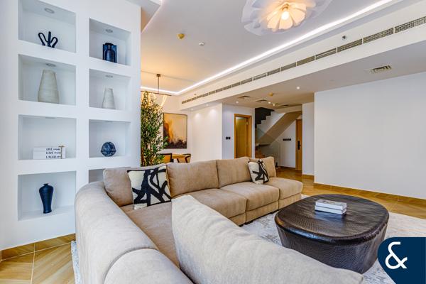 Duplex | Fully Upgraded | Sea Views | VOT