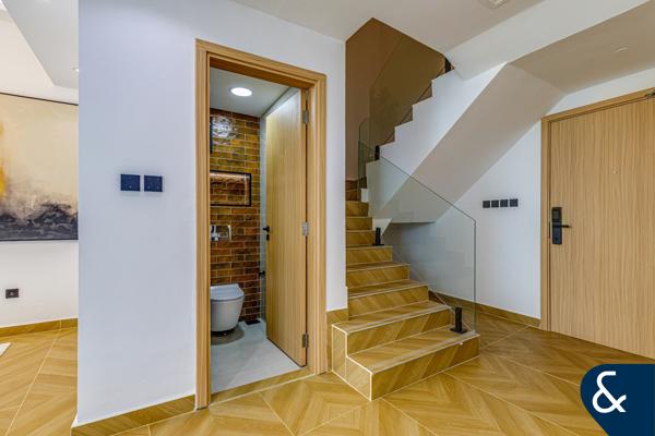 Duplex | Fully Upgraded | Sea Views | VOT
