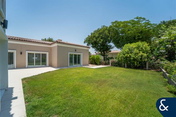Corner Plot | Quiet Spot | Immaculate