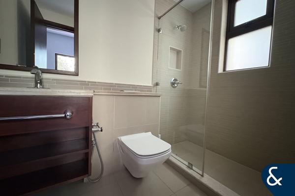 Spacious 4 Bedrooms | Casa | Family Living