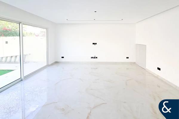 Fully Upgraded | 4 Bed | Close to park