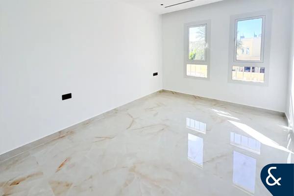 Fully Upgraded | 4 Bed | Close to park