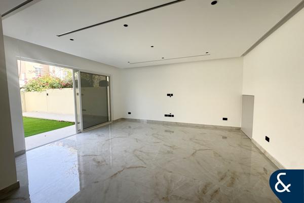 Fully Upgraded | 4 Bed | Close to park