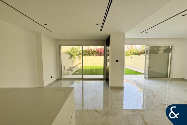 Fully Upgraded | 4 Bed | Close to park