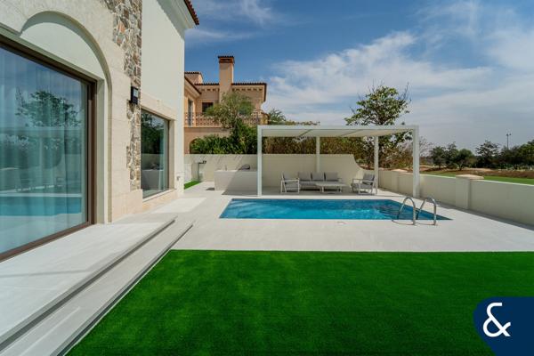 Fully Renovated and Remodelled Villa on Golf Course