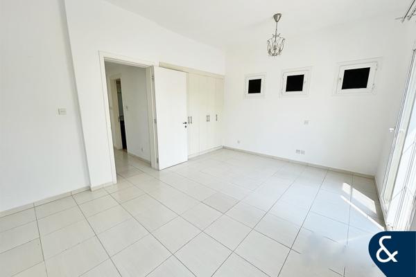 Full Lake View | Fully Upgraded | 3E | Vacant