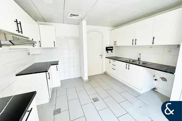 Full Lake View | Fully Upgraded | 3E | Vacant