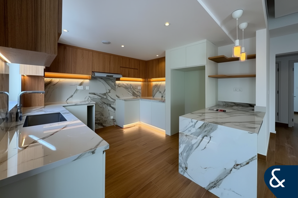 Full Lake View | Fully Upgraded | 3E | Vacant