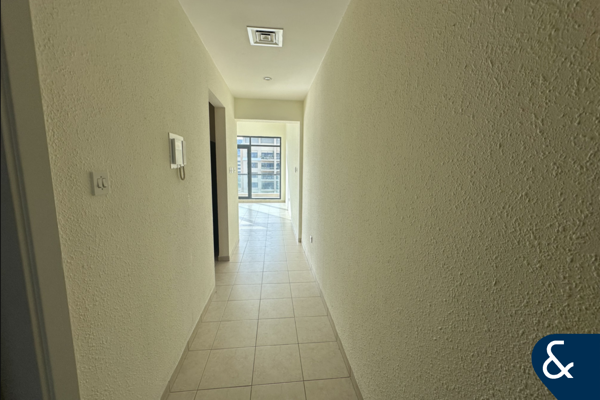 Spacious 3 Bed | Pool View | Vacant Now