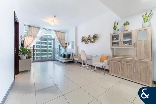 1 Bed | Vastu | Vacant | Balcony | Metro Near