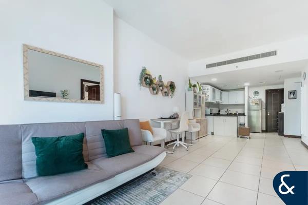 1 Bed | Vastu | Vacant | Balcony | Metro Near