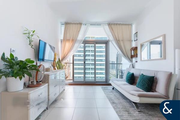 1 Bed | Vastu | Vacant | Balcony | Metro Near