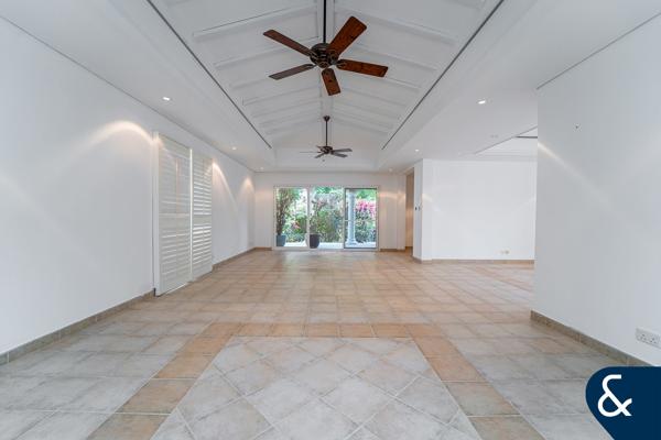 Bungalow | Huge Plot | Prime Location