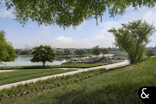 Elevated Skyline View / Turnkey / Lake View