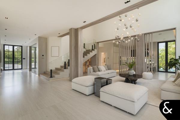 Elevated Skyline View / Turnkey / Lake View