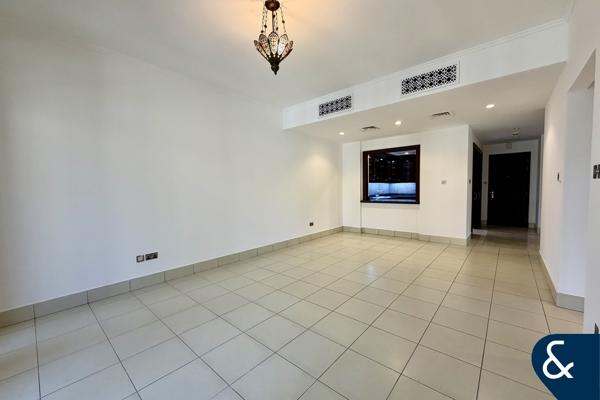 Bright Unit | Burj View| Unfurnished | Vacant