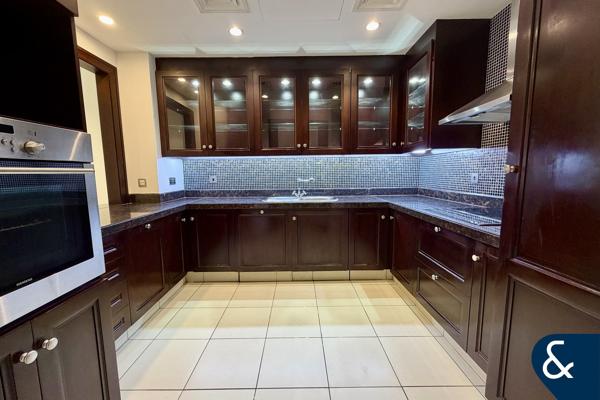 Bright Unit | Burj View| Unfurnished | Vacant