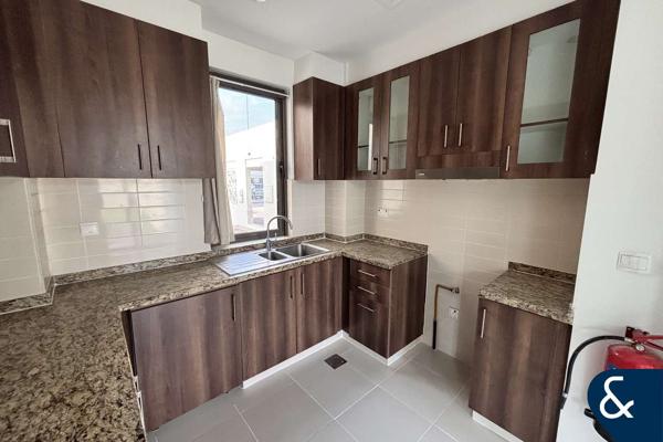 VACANT | CORNER J | LARGE PLOT