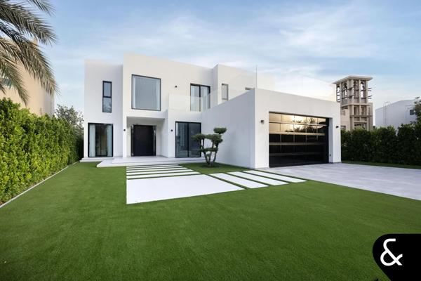 Luxury Lakeview Villa | Upgraded & Vacant