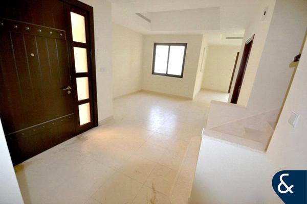 Corner 2E | 4 Bed | Maids | Good location