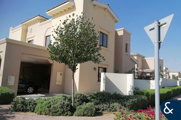Corner 2E | 4 Bed | Maids | Good location