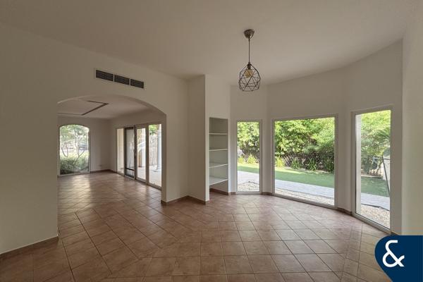Must See | Corner Unit | Brilliant Location