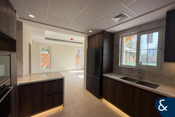 4 Bedroom Villa | AVAILABLE NOW | Large Plot