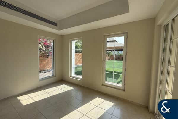 4 Bedroom Villa | AVAILABLE NOW | Large Plot