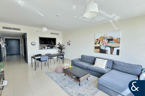 Lake View | Mid Floor | Large 1 Bedroom